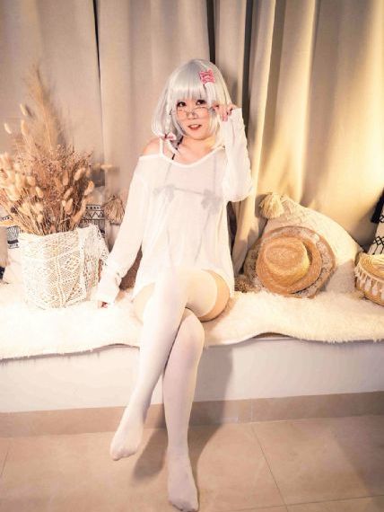漂亮妈妈_十万网红美女美酱